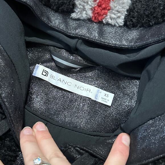 BLANC NOIR Faux-Fur Cropped Hoodie - Picture 8 of 10